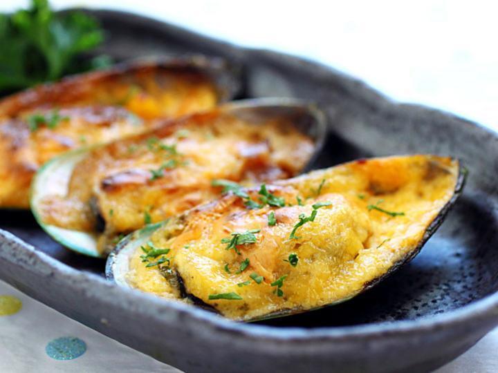 Baked Cheese Mussels · 4 pieces.