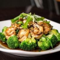 Bangkok Garlic & Vegetables · Sauteed in garlic sauce on a bed of steamed broccoli.
