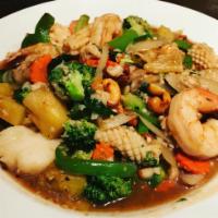 63. Cashew Nut · Yellow onion, bell pepper, carrot, pineapple, broccoli, cashew nut and green onion. Served w...