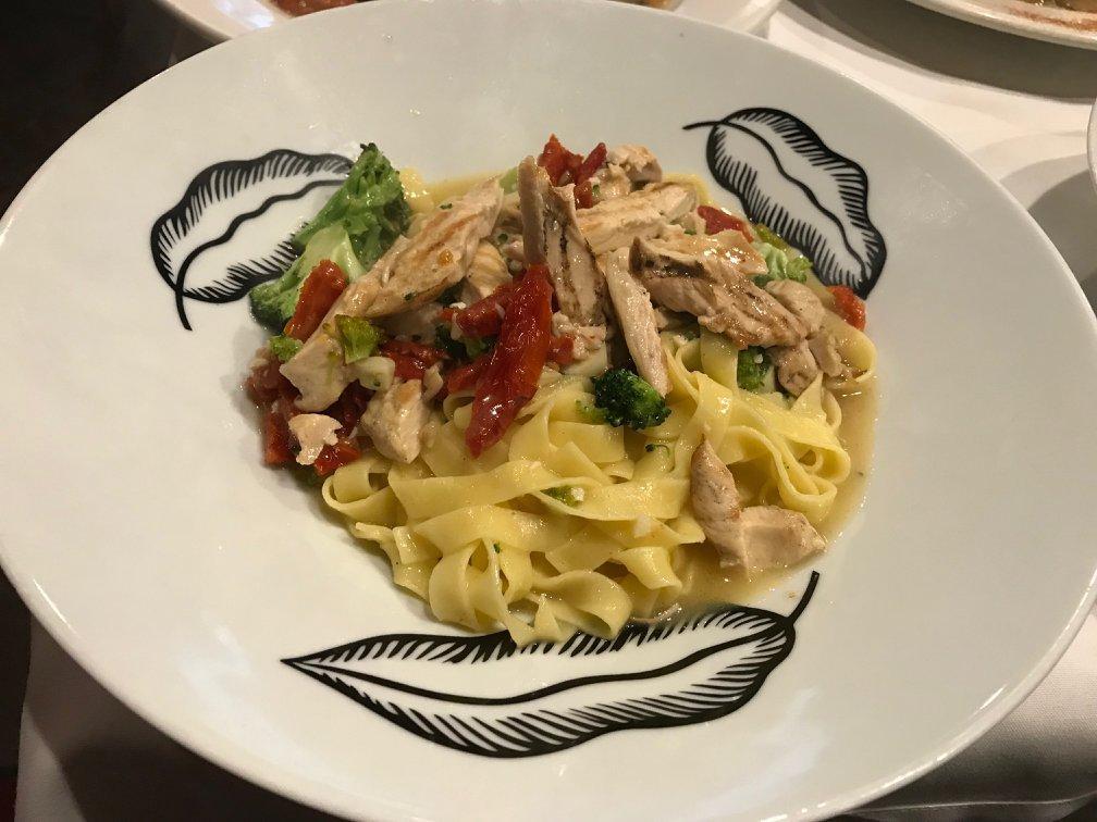 Fettuccini con Pollo · Grilled chicken, fresh broccoli and sun-dried tomatoes sauteed with olive oil and garlic.