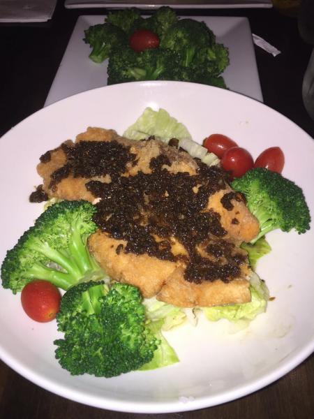 F3. Salmon Garlic · Fried salmon topped with garlic sauce and served with steamed broccoli and jasmine rice.