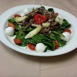 Insalata di Spinaci · Spinach salad with cherry tomatoes, roasted red peppers, artichokes, portobello mushrooms and cherry mozzarella in a balsamic dressing.