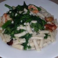 Cavatelli Broccoli Rapa e Shrimp · Cavatelli with broccoli rabe and shrimps in garlic and oil.