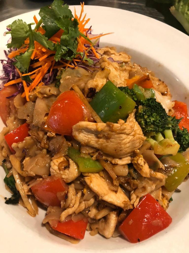 D84. Pad Kee Mao · Stir-fried wide size rice noodle, egg, chili, garlics, onions, bell peppers, bamboo shoots, tomatoes, broccoli and Thai basil.