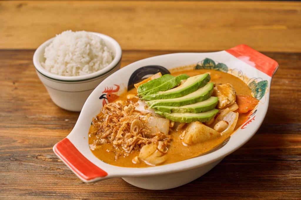 🥈Gaeng Massaman Curry 🌶 · Indian inspired spices blended in chili paste with onion, potato, avocado and peanut simmered in coconut milk.