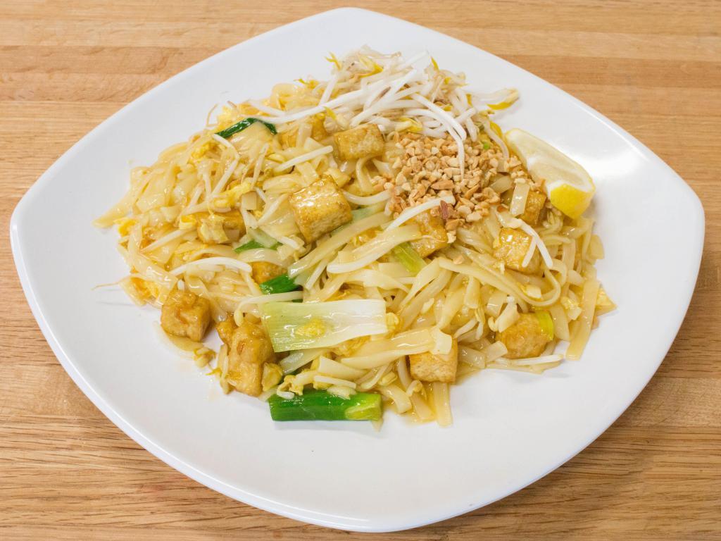 Pad Thai Plate · Rice noodle, bean sprout, green onion, egg, tamarind sauce with raw bean sprout, crushed peanut, lemon wedge. Gluten free.
