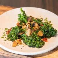 organic garlicky broccolini · 