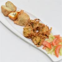 Rangla Punjab Vegetarian Platter · Assorted combination of vegetable pakoras, veg samosa, Aloo tikki and paneer pakora.