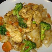 39. Pad See Eew · Stir-fried wide rice noodles with broccoli and carrots and egg in sweet soy sauce.