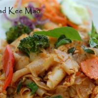 21. Pad Kee-Mao · Pan fried rice noodle with broccoli, basil and peppers.