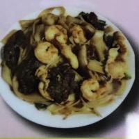 Special Chow Fun · Chicken, beef and shrimp served with large bean sprouts and green onions stir-fried with fla...