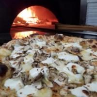 Aglio e Funghi Pizza · Fresh mozzarella, fontina cheese, cremini mushrooms, caramelized onions and garlic.