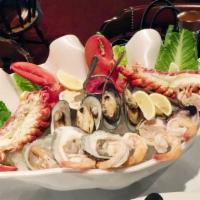 Seafood Platter · Oysters, mussels, shrimps, lobster and clams.