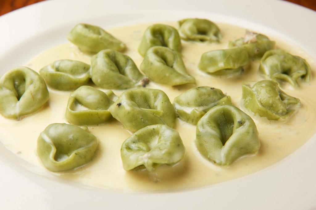 Tortelloni Quattro Formaggi · Green tortelloni in a 4 cheese sauce.