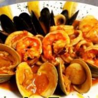 Mariscada Excelencia · Shrimp, red snapper, clams, mussels, scallops and calamari, cooked with white wine and garli...