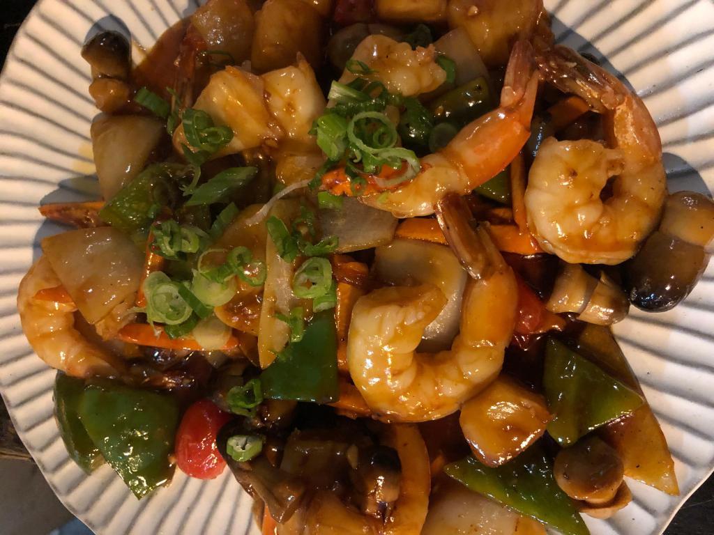 E26. Sweet 'N' Sour · Sauteed garlic, onion, bell pepper, carrot, mushroom, scallion, pineapple and tomatoes in special sweet 'n' sour sauce served with rice. Choice of meat.