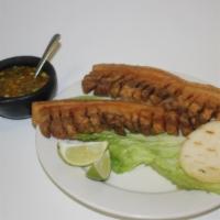 Chicharron con Arepa · Pork skin and white corn bread.