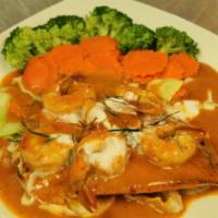 112. Zhuzhi Salmon and Shrimp · Grilled salmon and shrimp with steamed vegetable in Thai special sauce. Served with jasmine ...