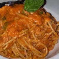 Spaghetti Aglio e Olio e Peperoncino · Simple but delicious spaghetti with olive oil, fresh garlic slices, parsley and little spicy...
