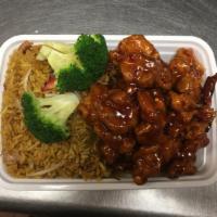 C17. General Tso's Chicken Combination Plate · Served with pork fried rice and egg roll.