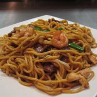 Lo Mein · Rice-wine sauce, bean sprouts and yellow onions and green onions.