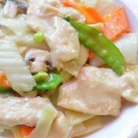 32. Moo Goo Gai Pan · Sliced white meat chicken with snow peas, mushroom, bamboo shoots, and water chestnut in whi...