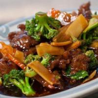 37. Hunan Beef · Sliced beef with broccoli, mushrooms, water chestnut, green pepper, zucchini and carrots wit...