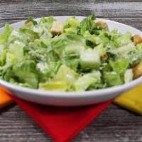 Ensalada Cesar · Caesar salad.