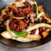 706. Mongolian Beef Tenderloin · Flank beef with mushroom stir-fried with plentiful of onions and scallions.