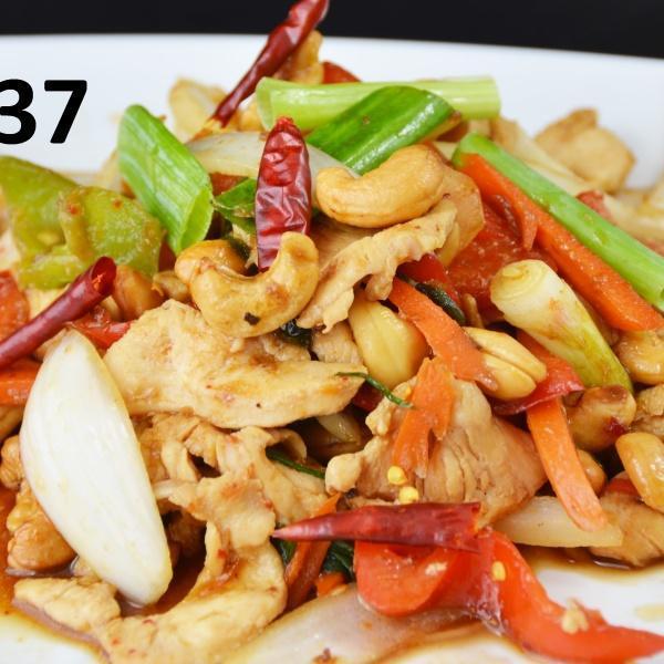 37. Stir Fried Cashew · Stir-fried choice of meat with chili paste, bell peppers, carrot, cashew nuts, onions and green onion.