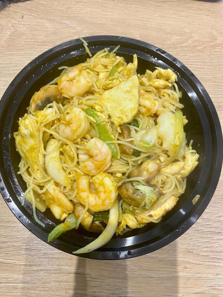 Singapore Rice Noodle Mei Fun · Chicken, shrimp and vegetables sauteed with skinny rice noodles in curry sauce.