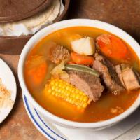 42. Caldo de Camaron y Pescado Soup · Con papas, col y zanahorias.