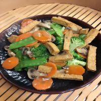 29. Vegetable Delight · Vegetarian style sauteed broccoli, carrot, mushroom, snow peas and fried tofu in a white win...