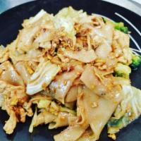 Pad See Ew Lunch · Flat rice noodle with broccoli , napa cabbage , egg