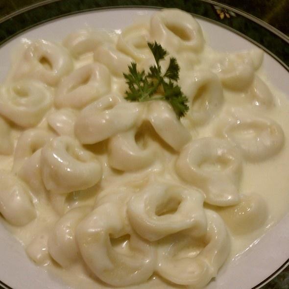 Tortellini · Choice of creamy white sauce, pesto, marinara or homemade meat sauce. Served with bread and butter.