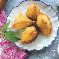 Samosa [2 CT] · 2 pieces of pastry puffs with potatoes and peas. Vegetarian.