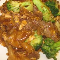 3. Phad See-Ew Noodle · Flat rice noodle stir-fried in black sauce with egg and broccoli. No MSG.
