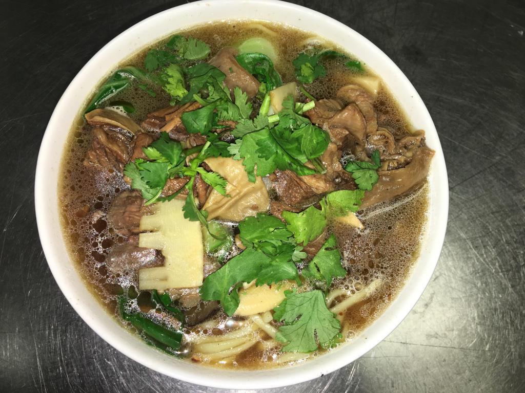 D1. Beef Belly Stew Noodle Soup 红烧牛腩面 · 