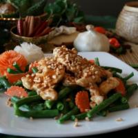 Peanut Sauce · Green beans, onions and carrots.