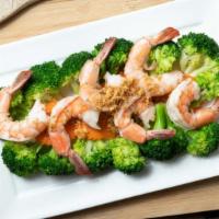 37. Garlic Lover · Sauteed choice of meat with fresh garlic, black pepper, broccoli and carrot.