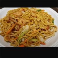 Large House Special Lo Mein · Served with chicken, shrimp and roast pork.