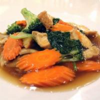 Lard Nah · Wide rice noodles in black bean sauce. Topped with gravy sauce with broccoli, carrots, and c...
