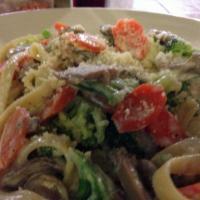 Fettuccine Primavera Dinner · Fettuccine noodles with broccoli, carrots, Parmesan cheese and mushrooms in an Alfredo sauce.