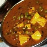 39. Mattar Paneer · Green peas, Indian cheese and onion sauce.