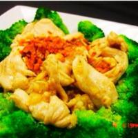 29. Pad Ka Tiem  · Sauteed with garlic sauce and served with steamed broccoli.