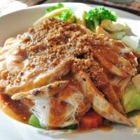 Mee Gai · Grilled marinated chicken breast served on steamed rice vermicelli, broccoli, carrots, cabba...