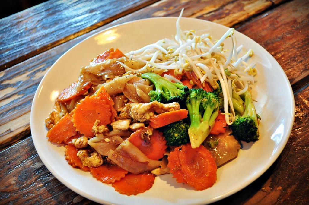 Pad See Ew · Wide size rice noodle stir-fried in sweet soy sauce with choice of meat, egg, broccoli and carrot. 