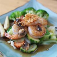 43. Garlic Sauce · Grilled stir-fried garlic and black pepper with brown sauce over steamed mixed vegetables an...