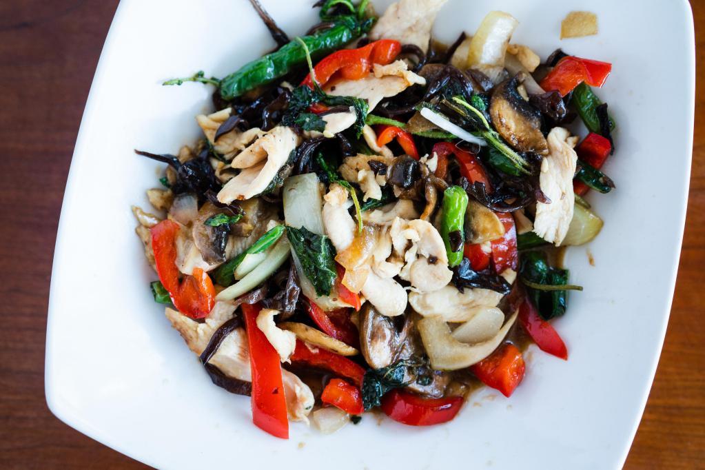 Spicy Basil · Hot basil leaves, baby corn, green bean, onion, red bell pepper, onion, white and black mushroom.
