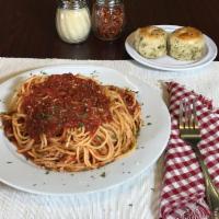 Spaghetti · Served with garlic knots.